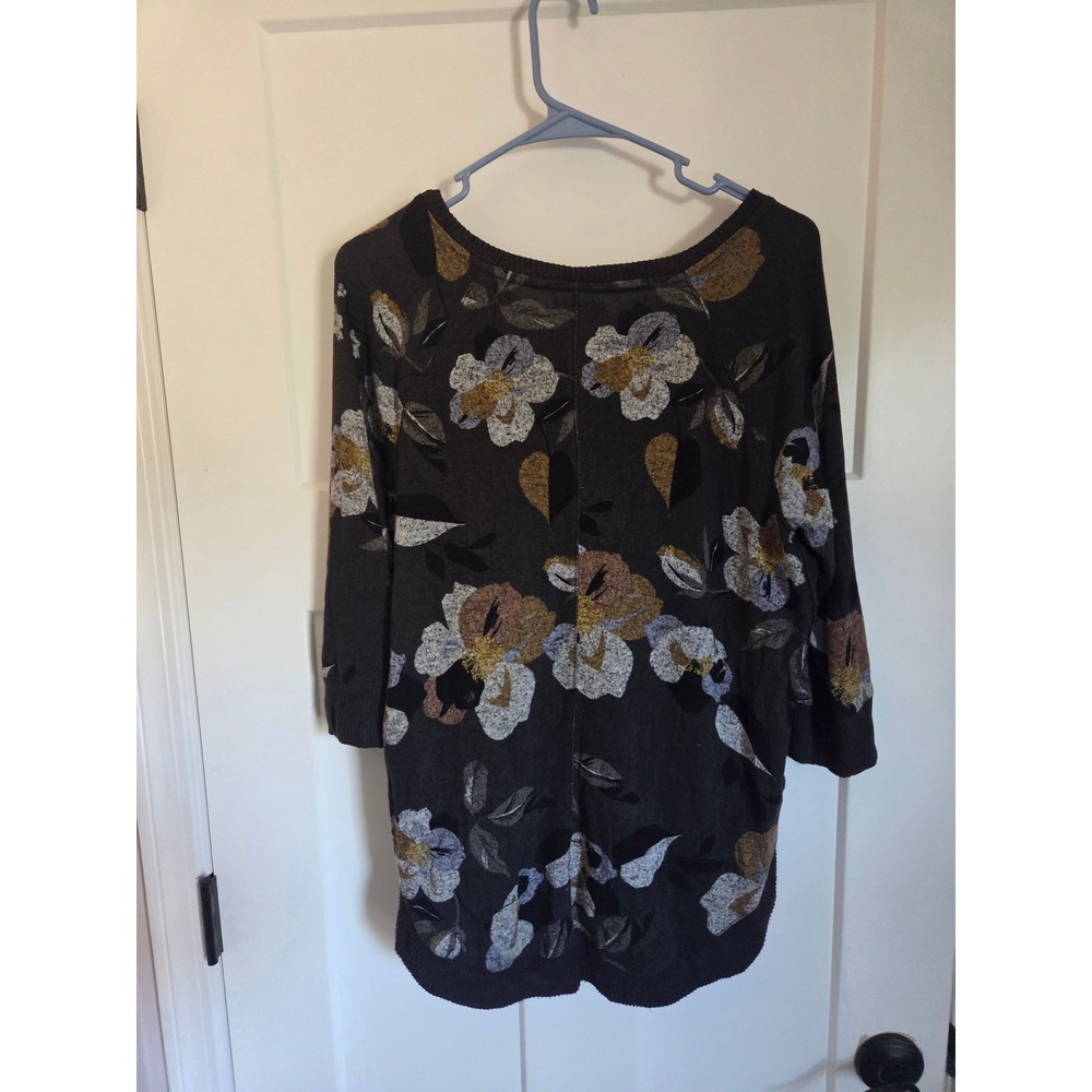 Maurices Floral V-Neck 3/4 Sleeve Top Charcoal Gray Gold Botanical Knit Blouse
